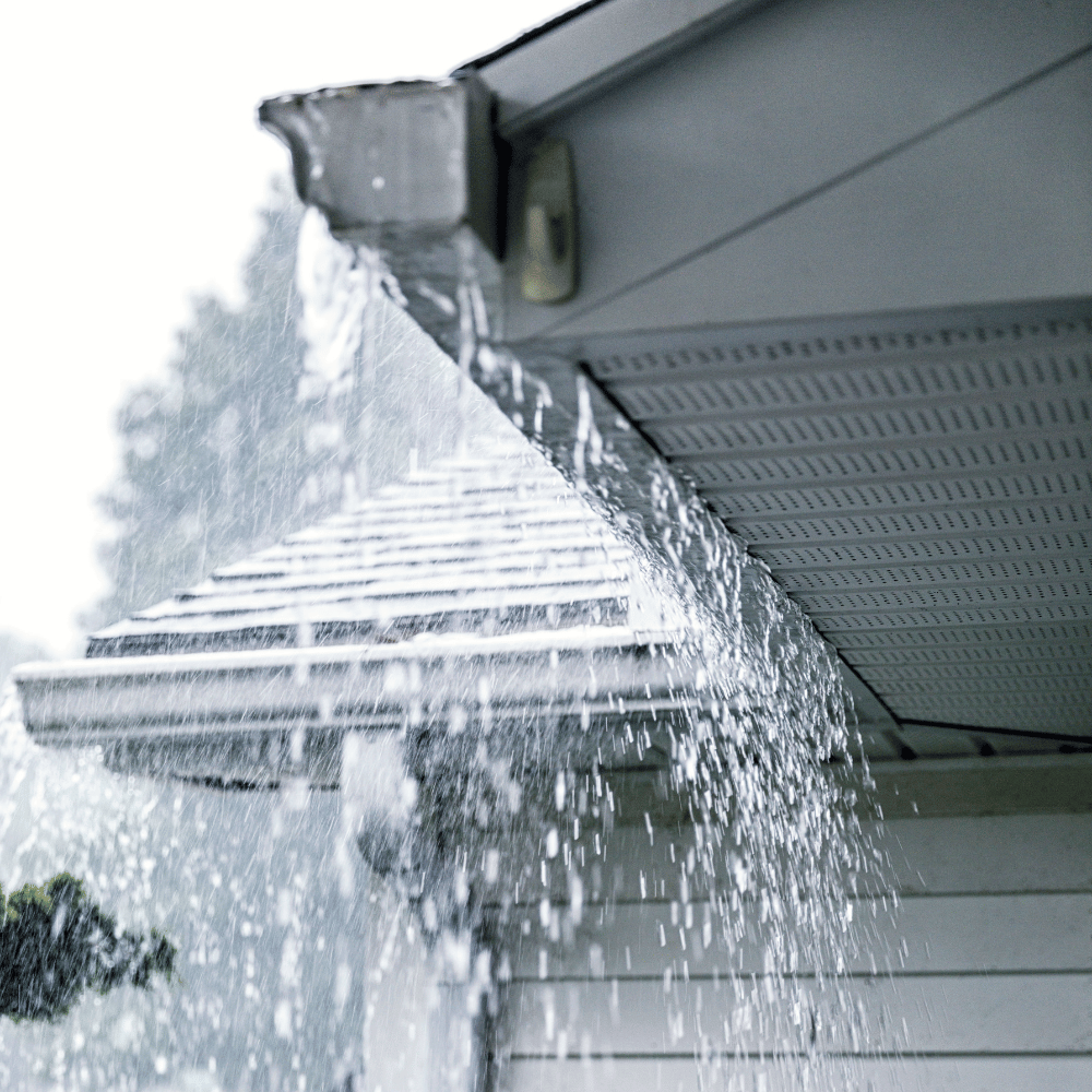 Gutter leaking on a house